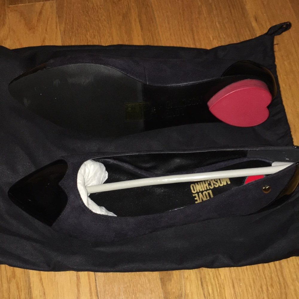 Love moschino pumps brand new!!!